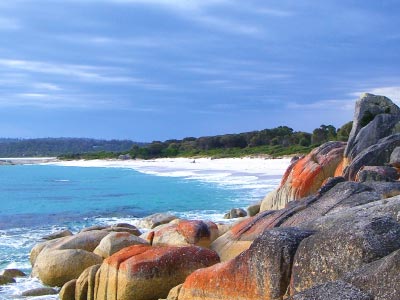 Red rocks of the Bay of Fires